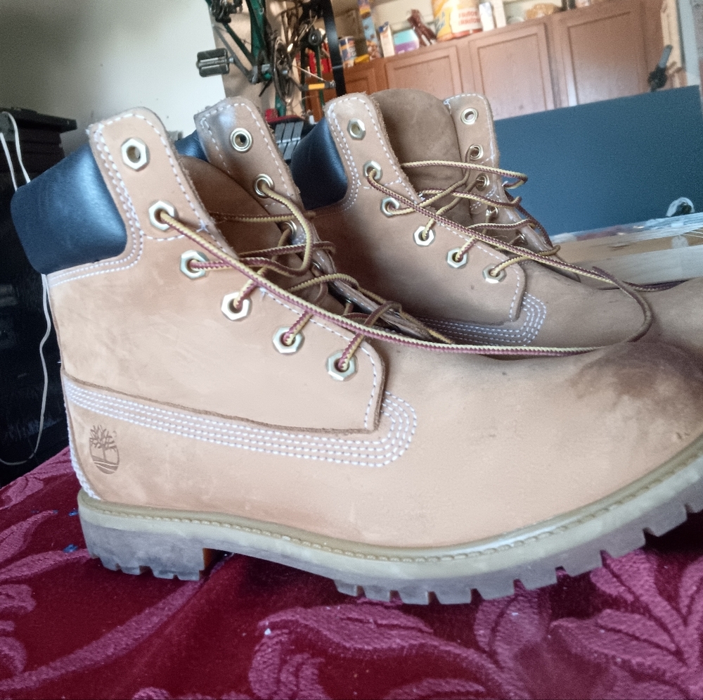 Timberland size 9 genuine leather work boots.